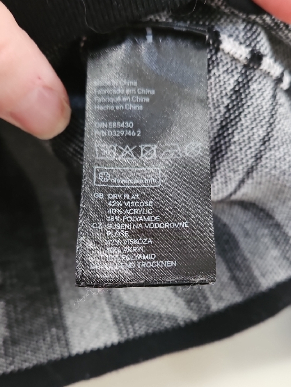 H&M Black and White Geometric Crewneck Sweater - Picture 3 of 3